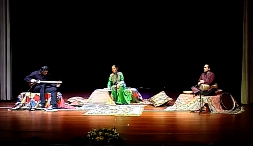 Parissa with tar and tombak on Persian rugs — 8th Konya International Mystic Music Festival, Mevlana Culture Center, September 2011