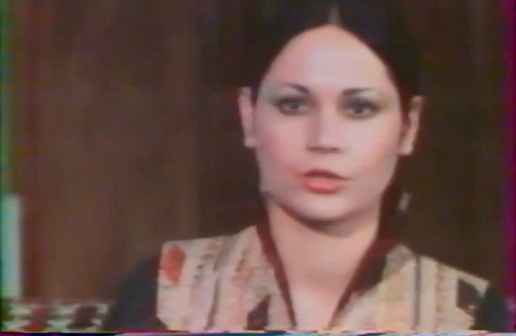 Parissa in patterned vest — still from Sept jours en Perse (1979), Poésie, musique et peinture Persanes