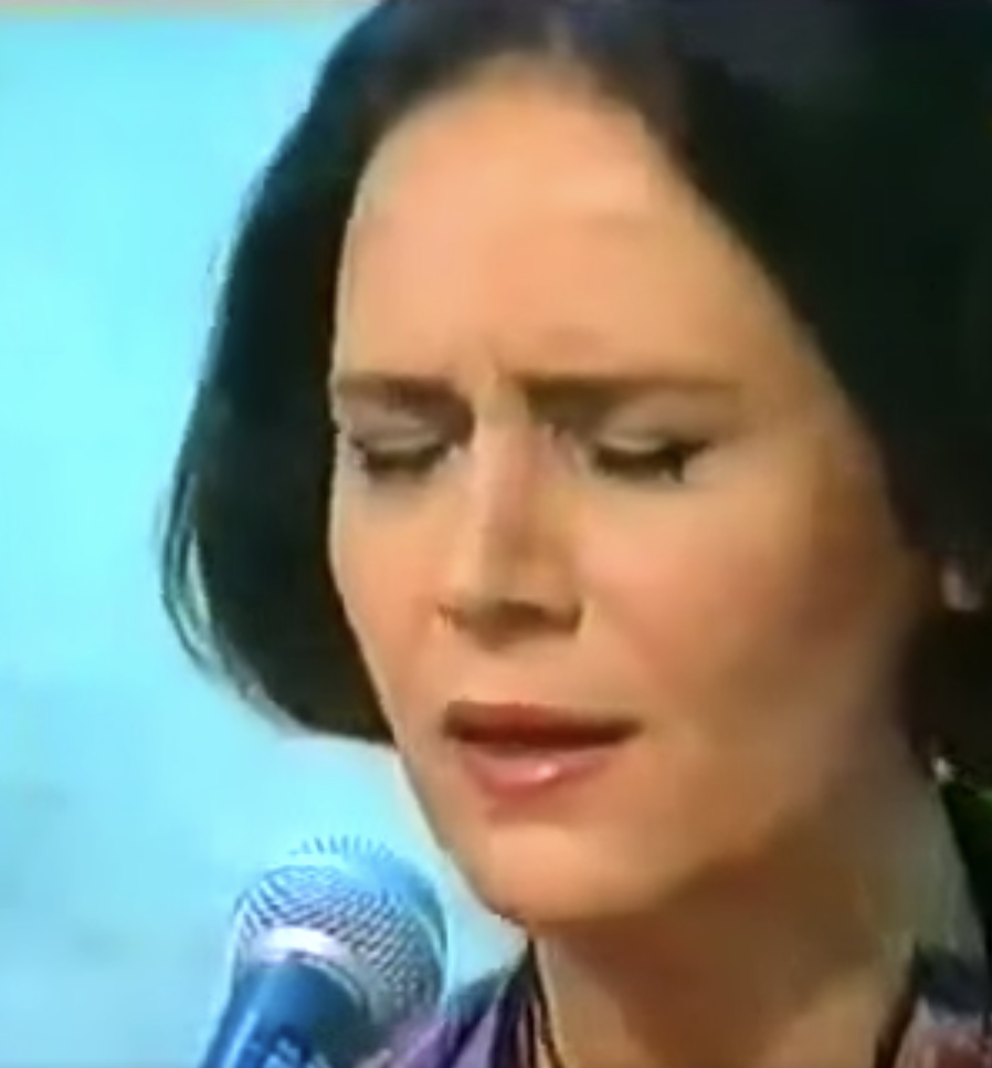 Parissa singing — Women In Traditions / Tale of Love tour with Hossein Omoumi, 1998